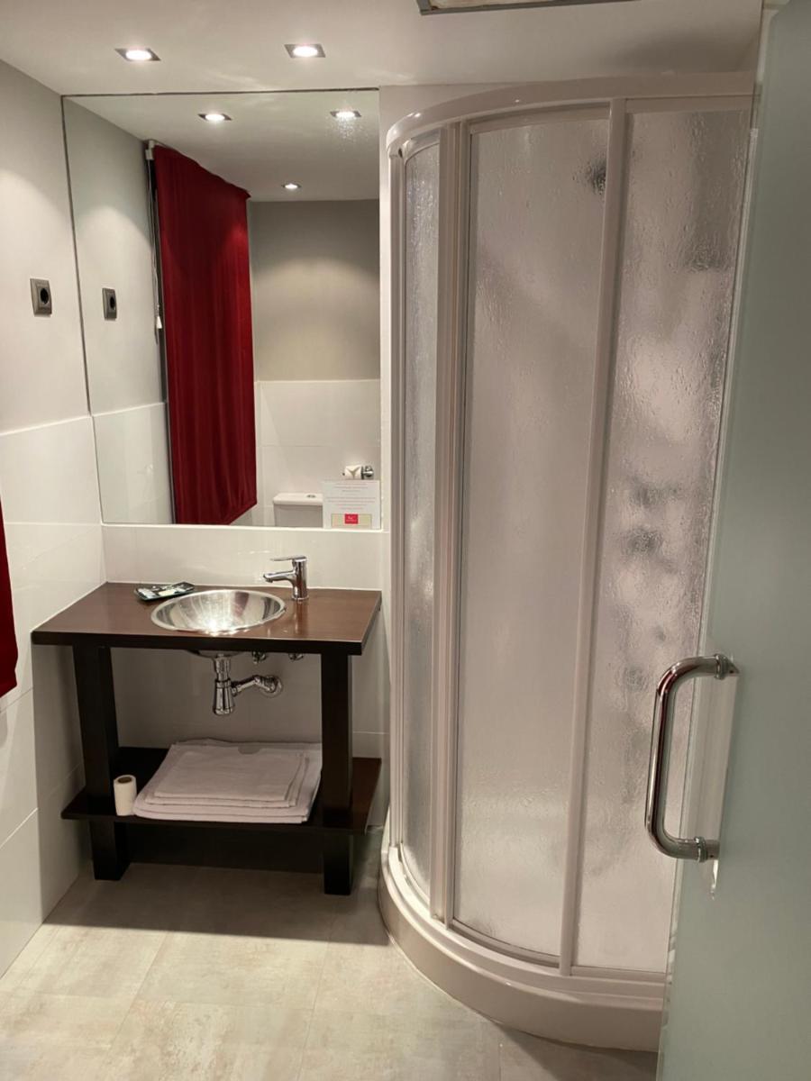 Hostal Royal Almorox - Housity