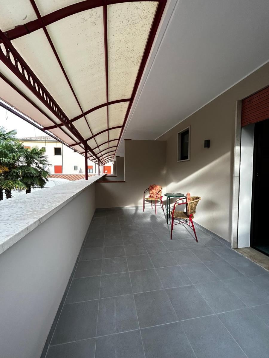Hotel Rey's - Housity