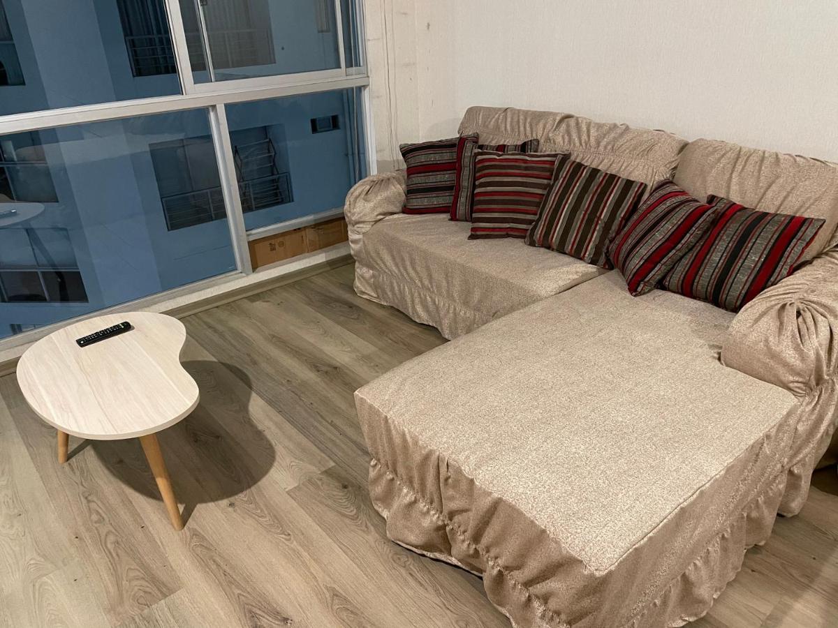 Acogedora habitación privada frente al metro y cerca a la playa - Housity