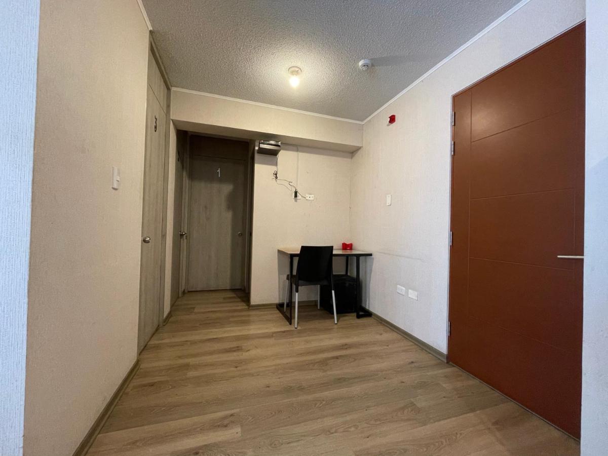 Acogedora habitación privada frente al metro y cerca a la playa - Housity
