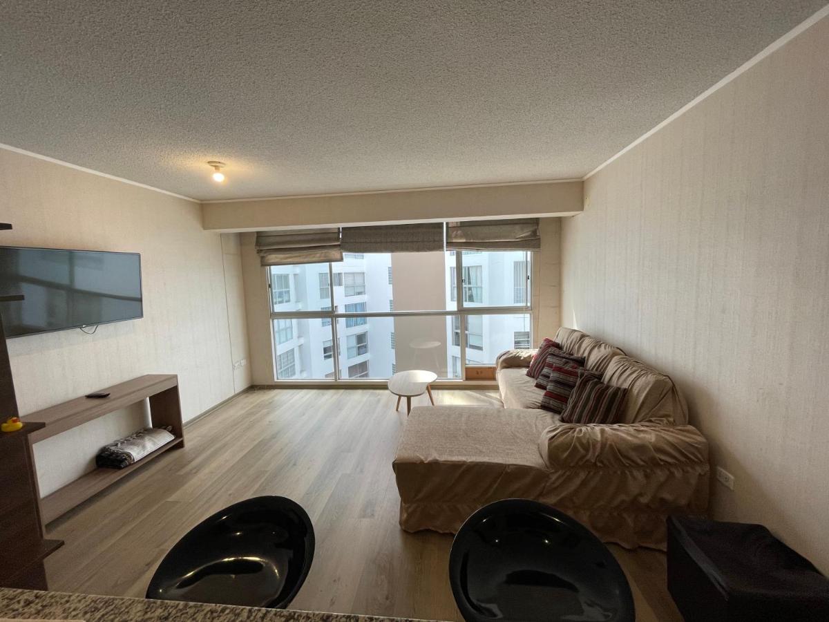 Acogedora habitación privada frente al metro y cerca a la playa - Housity