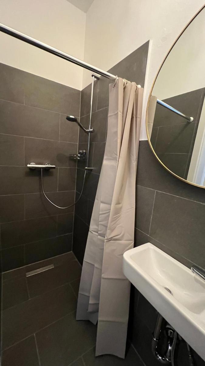 Designwohnung Schaufenster sehr zentral gelegen - Housity