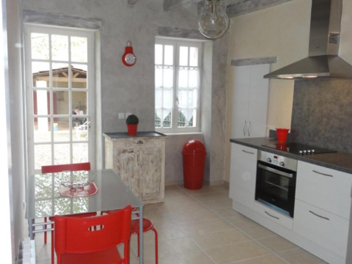 Maison en pierres rénovée avec cour close et terrasse privée, animaux admis, parking, Wi-Fi - FR-1-489-271 - Housity
