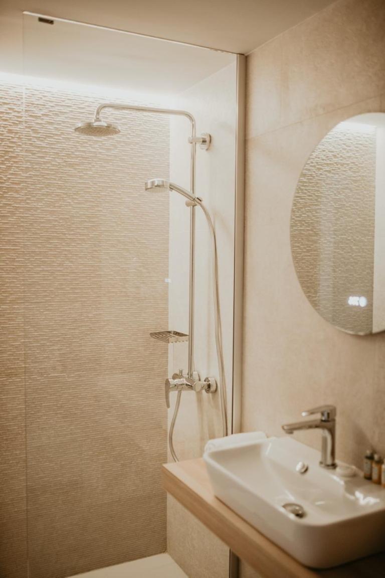Un baño de Portomar Apartments - 4-Star Superior Hotel