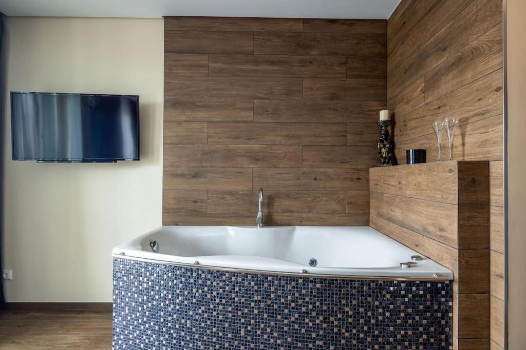 Prabangūs apartamentai su džiakuzi (Jacuzzi) - Housity