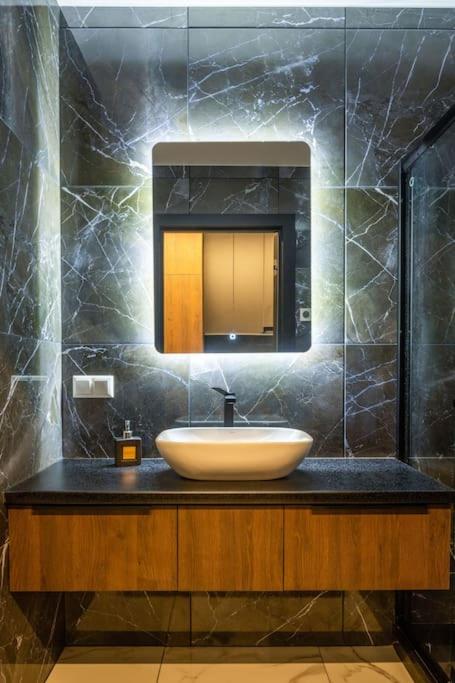 Prabangūs apartamentai su džiakuzi (Jacuzzi) - Housity