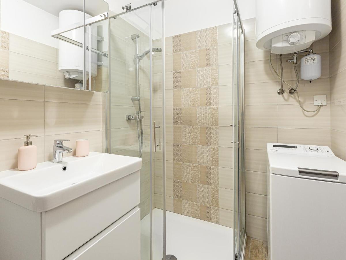 Apartma Vrtnica 5th floor - Housity