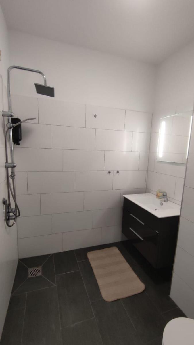 3 Bett Zimmer - Housity