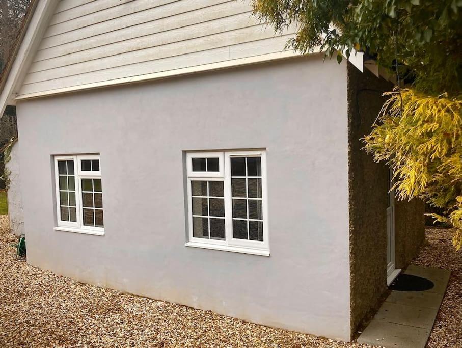 Owl Tree Cottage with access to Alice Holt - Housity
