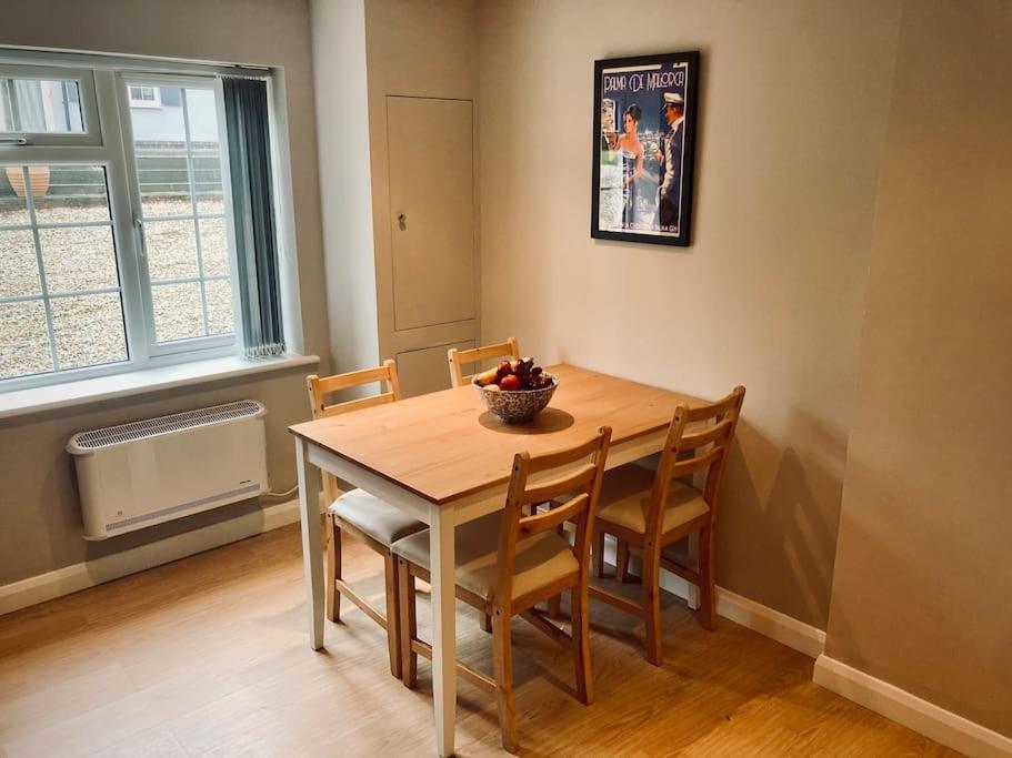 Owl Tree Cottage with access to Alice Holt - Housity