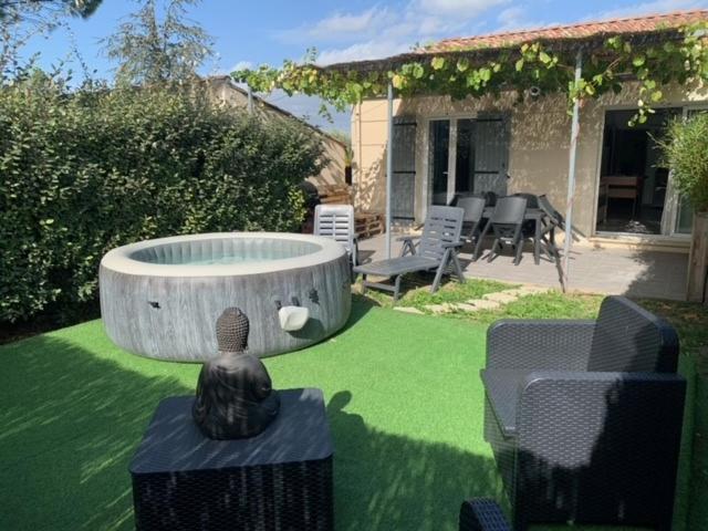 Gîte en Provence, jardin privatif avec jacuzzi - Housity