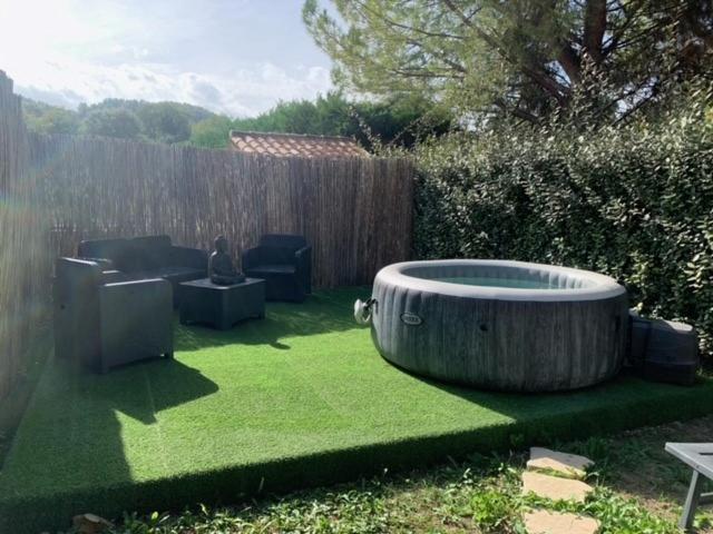 Gîte en Provence, jardin privatif avec jacuzzi - Housity