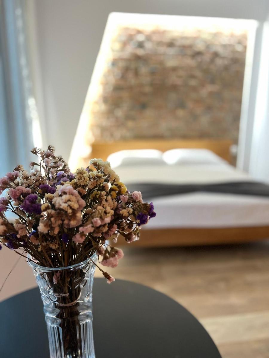 KONI's Studio Apartments - Housity