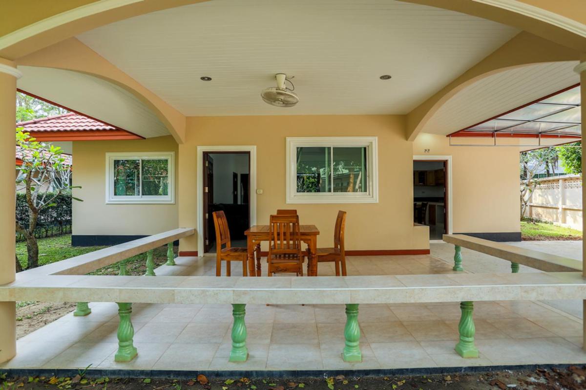 Lovely house with access to large swimming pool and near Chalong Pier - Housity