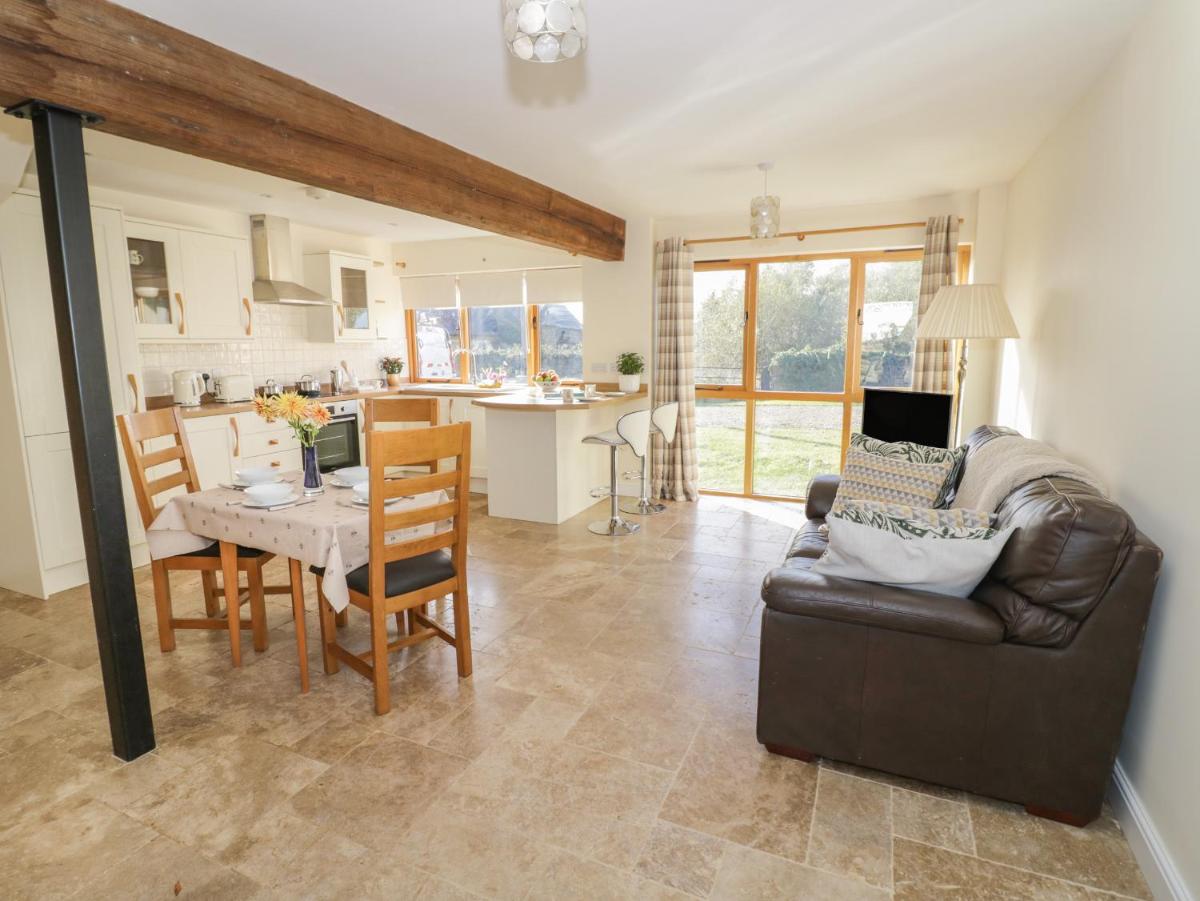 Granary Cottage - Housity