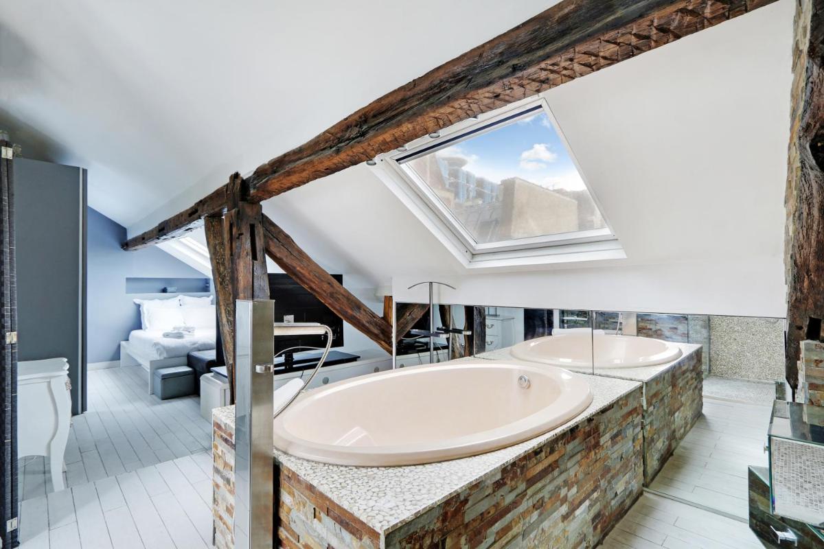 Suitetrails - Pick A Flat's Apartments in Le Marais - Rue Saint Merri