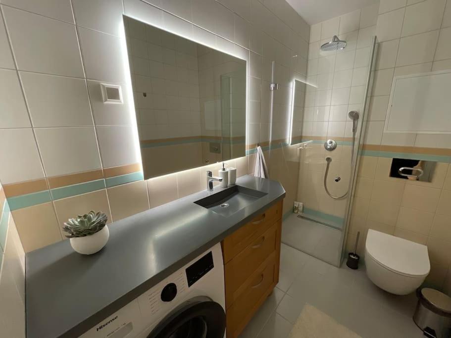 Tamula Yellow House apartment - Housity
