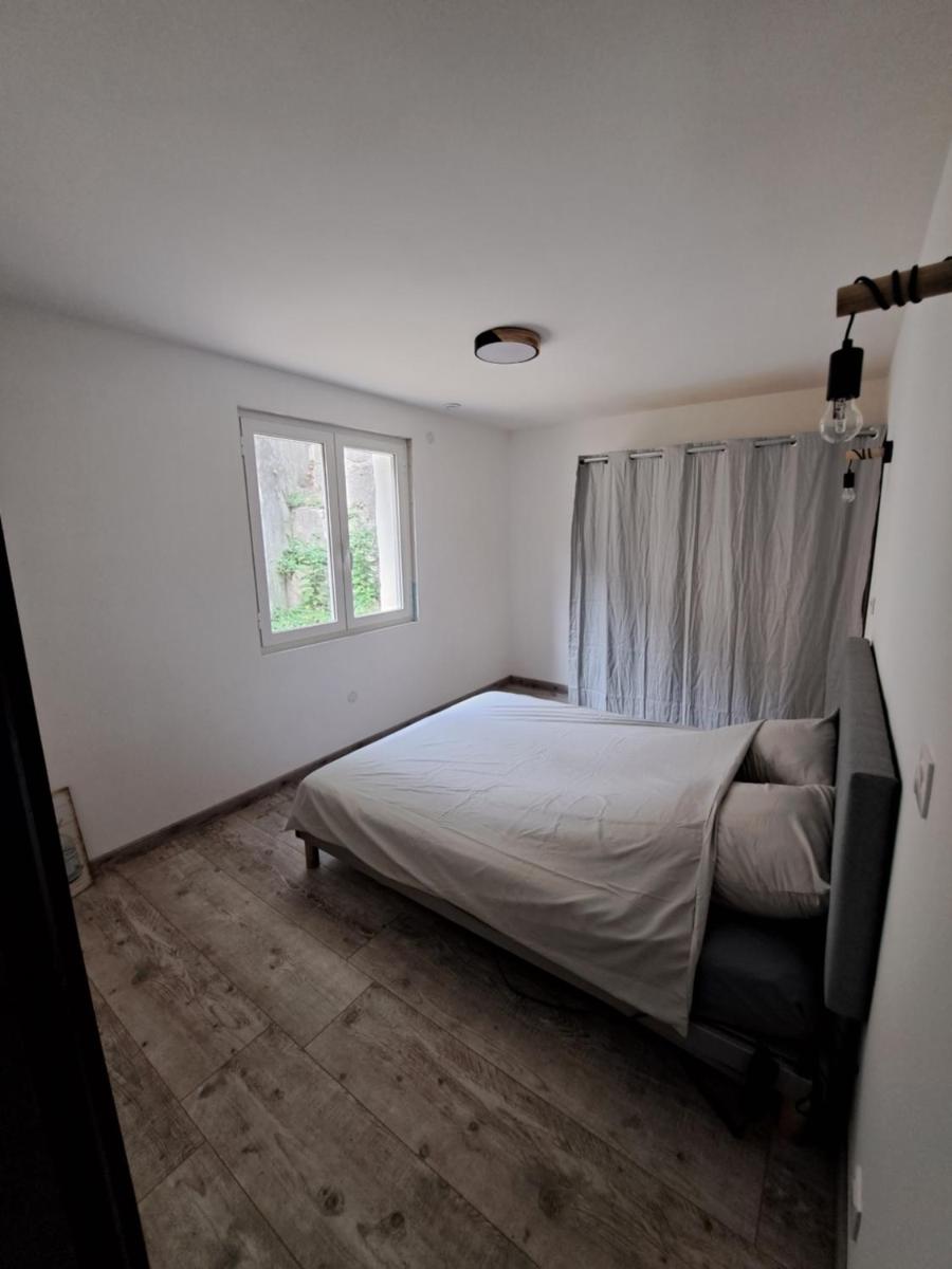 Superbe Rez-de-Jardin refait à neuf. - Housity