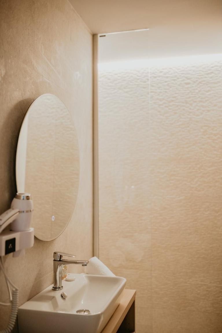 Un baño de Portomar Apartments - 4-Star Superior Hotel