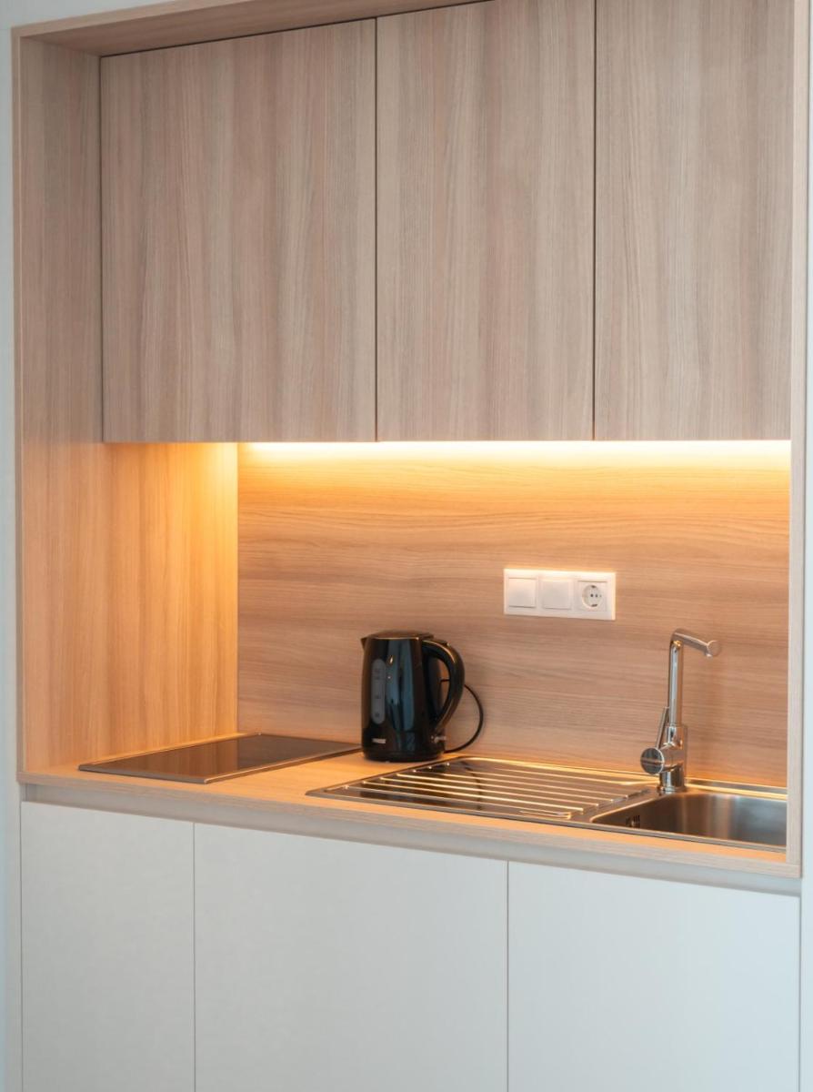 Una cocina o zona de cocina en Portomar Apartments - 4-Star Superior Hotel