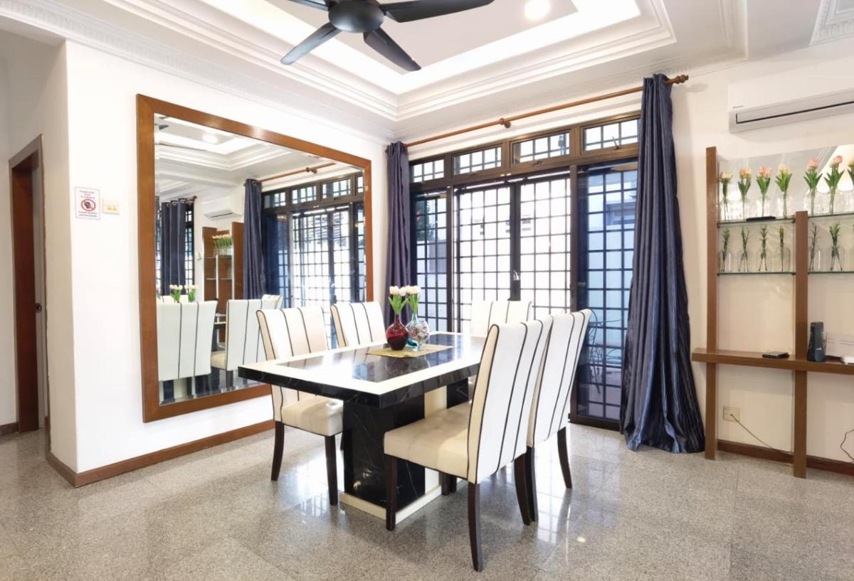 Suitetrails - Jb City 5 Bedroom semi-d Near ksl,mid valley ,berjaya waterfront