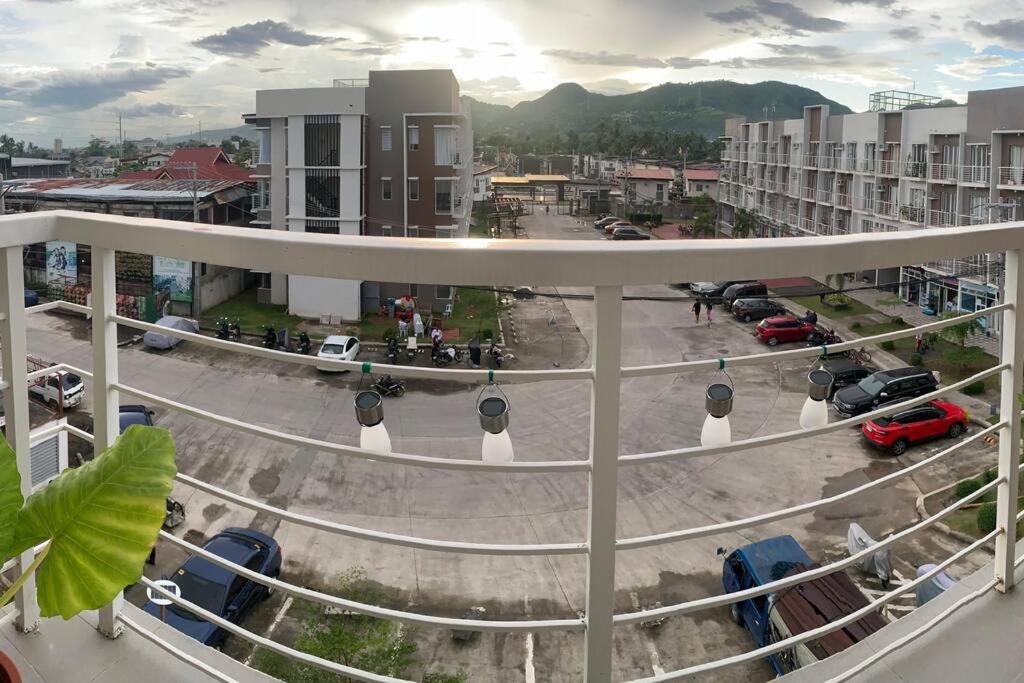 Cozy Condo w/ Balcony & Free Parking in South Cebu - Housity