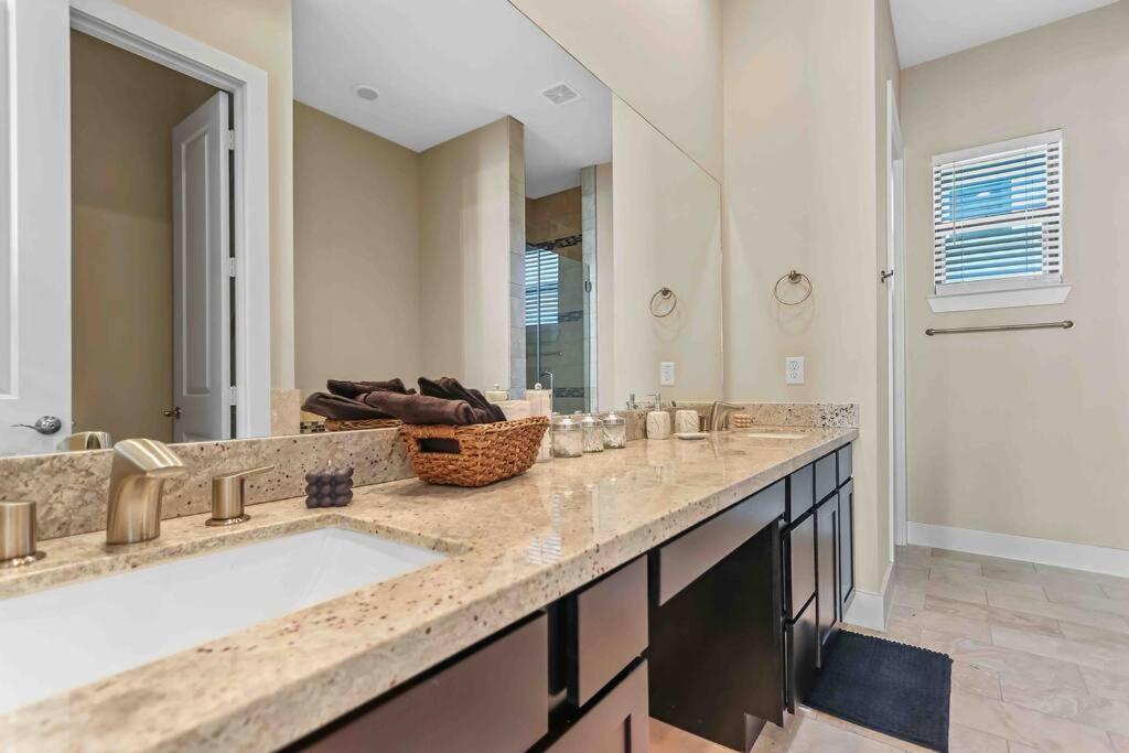 The Suite Spot III Downtown Lux Near Minute Maid - Housity