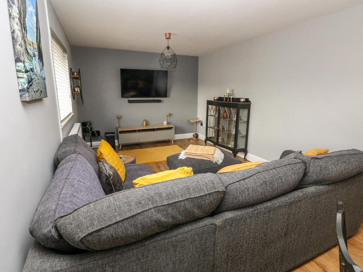 9 Pilgrims Way - Housity