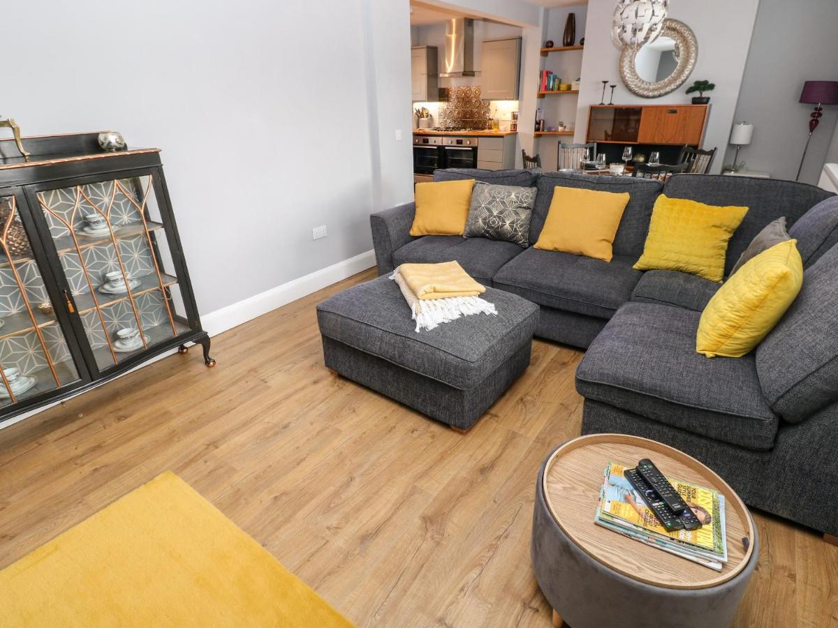 9 Pilgrims Way - Housity