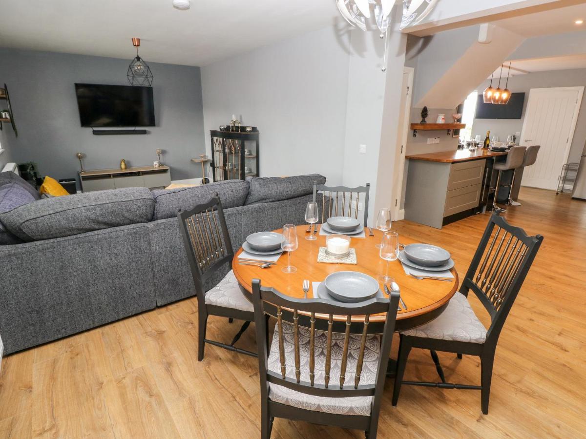 9 Pilgrims Way - Housity