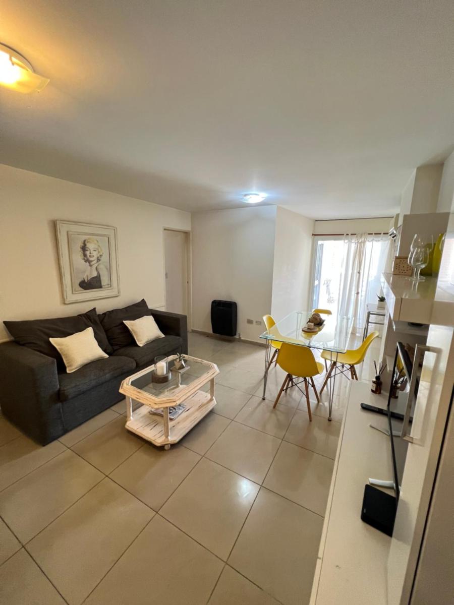 Departamento en pleno centro en complejo con Pileta y Gimnasio - Housity