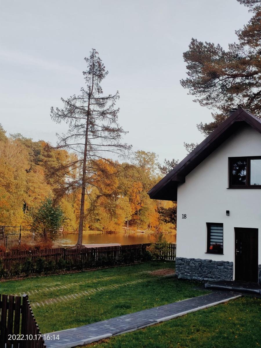 Domek nad jeziorem Korzybie - Housity