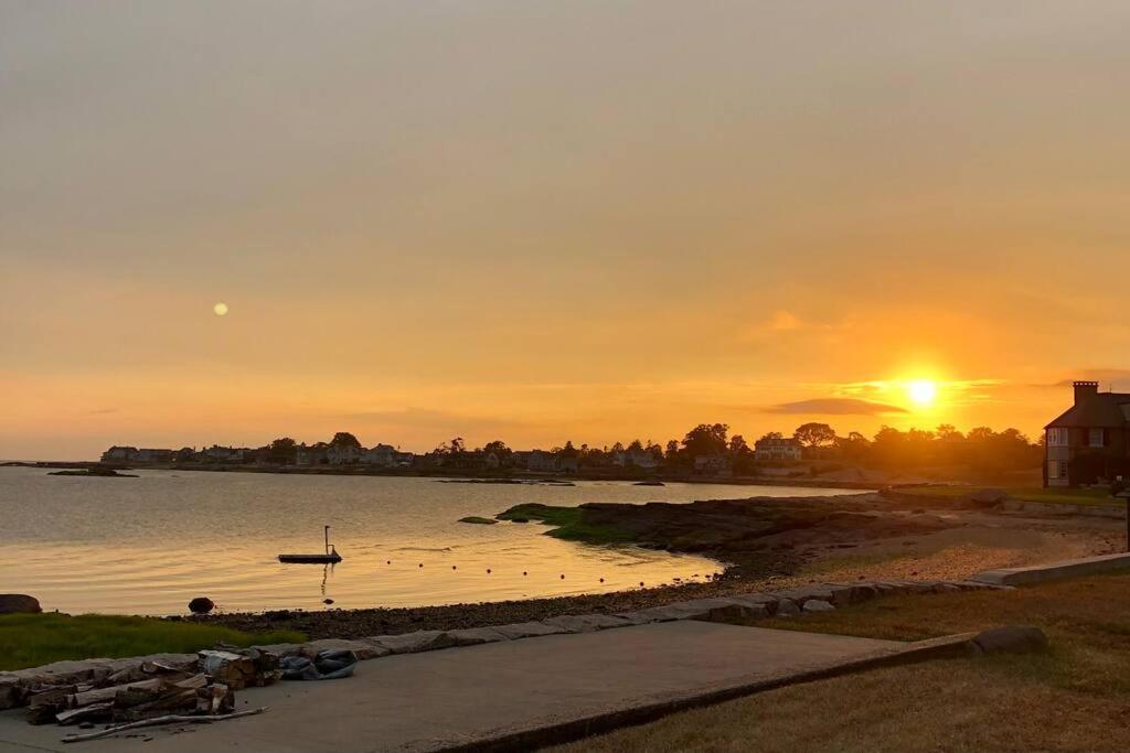 Direct Waterfront 4 Bedroom Beach House With Stunning LI Sound Views & Private Beach - Housity