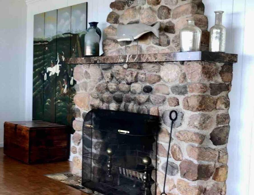 Direct Waterfront 4 Bedroom Beach House With Stunning LI Sound Views & Private Beach - Housity
