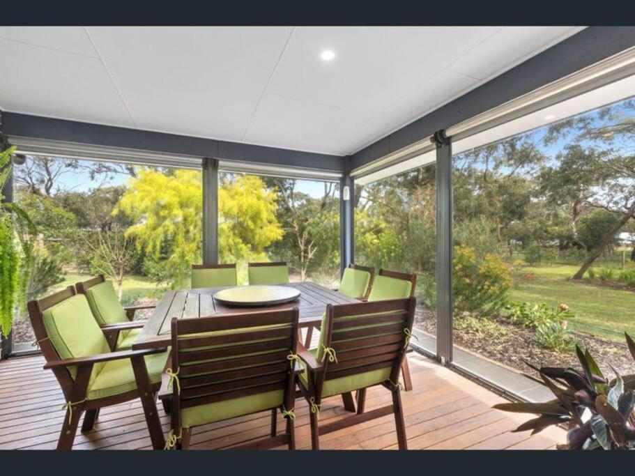 Yellow Gum Family Retreat - With heaps of room for a boat! - Housity