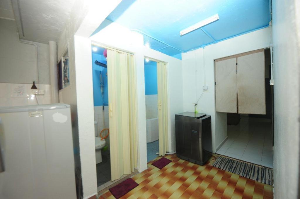 Roomstay Rumah Pintu Kuning - Housity