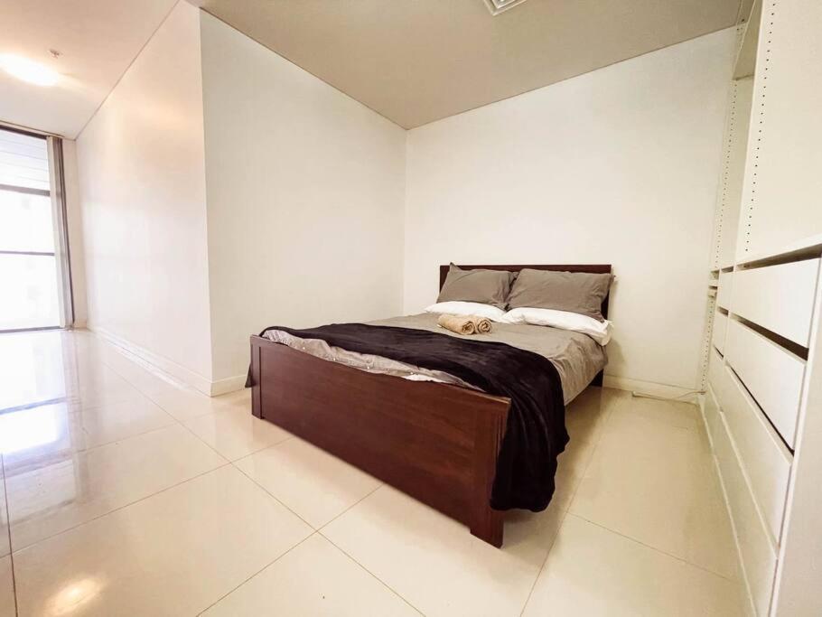 Suitetrails - Lovely Big 2 Beds and Sofa-bed Duplex with free park in Mascot