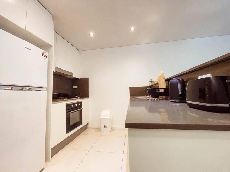 Suitetrails - Lovely Big 2 Beds and Sofa-bed Duplex with free park in Mascot