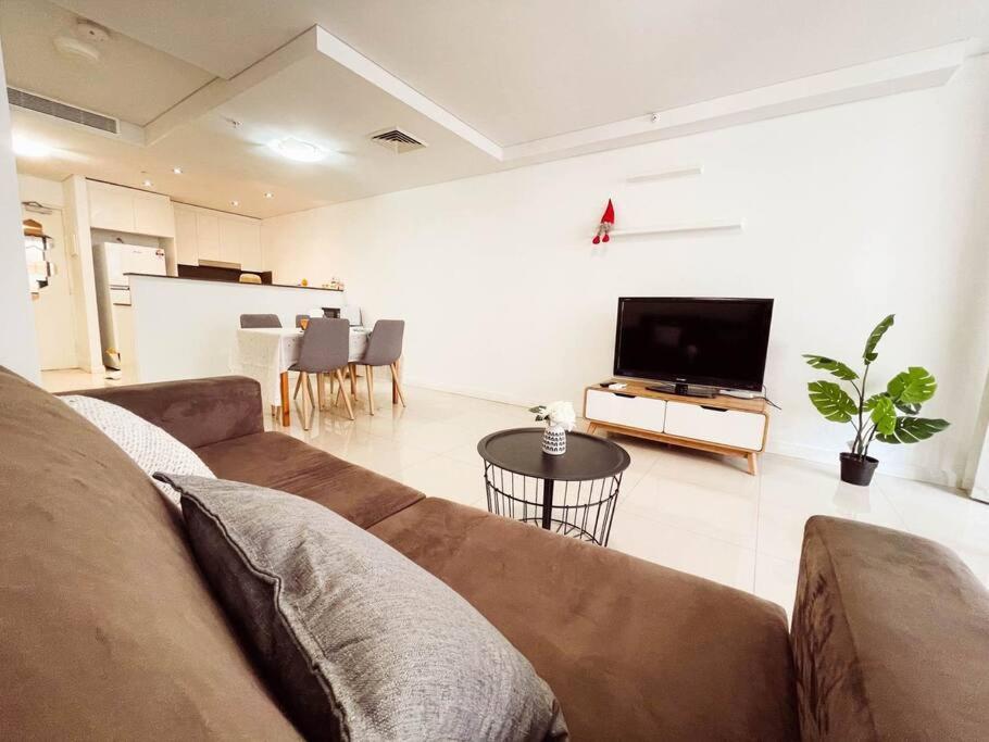 Suitetrails - Lovely Big 2 Beds and Sofa-bed Duplex with free park in Mascot