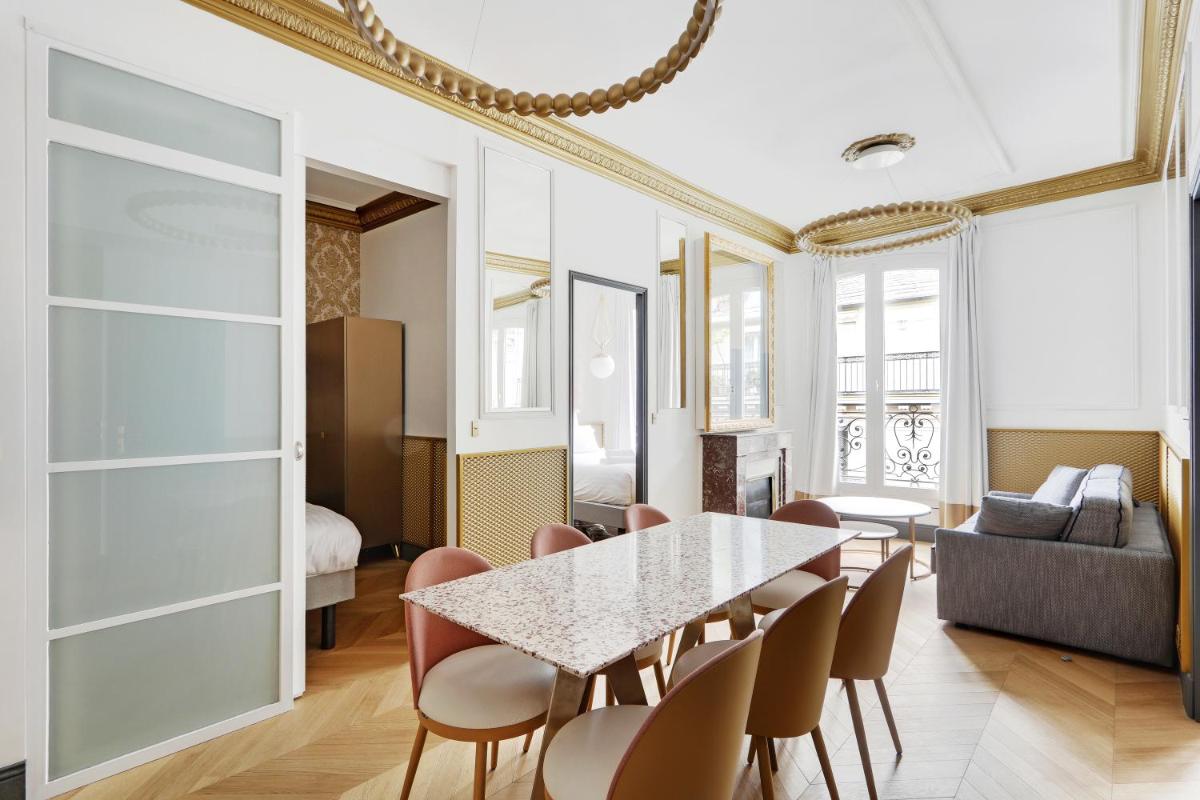 Pick A Flat's Apartments in Champs Elysées - Rue du Colisée - Housity