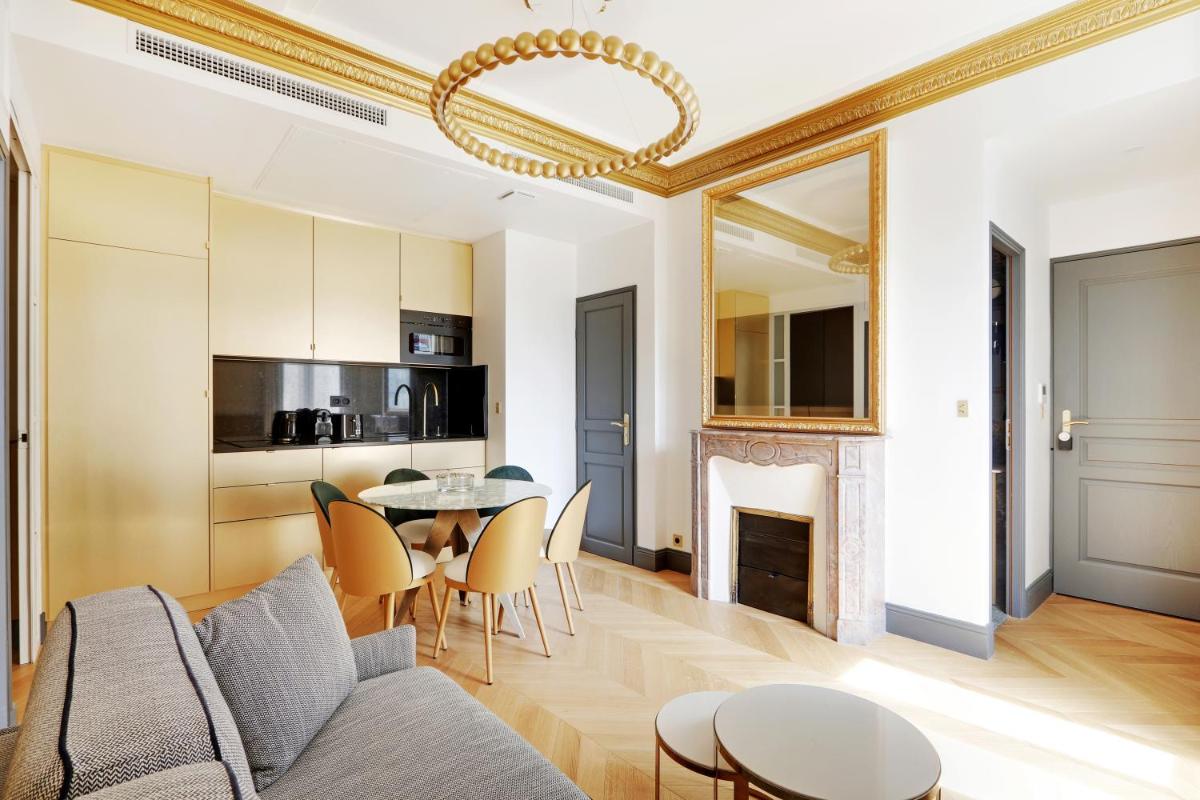 Pick A Flat's Apartments in Champs Elysées - Rue du Colisée - Housity