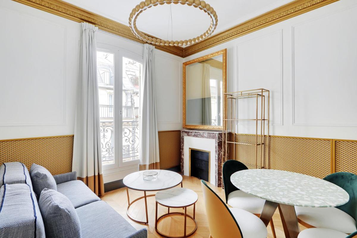 Pick A Flat's Apartments in Champs Elysées - Rue du Colisée - Housity