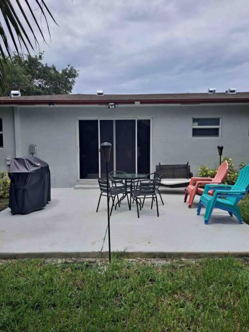 Beautiful, quiet & cozy home near Lake Worth Beach - Housity
