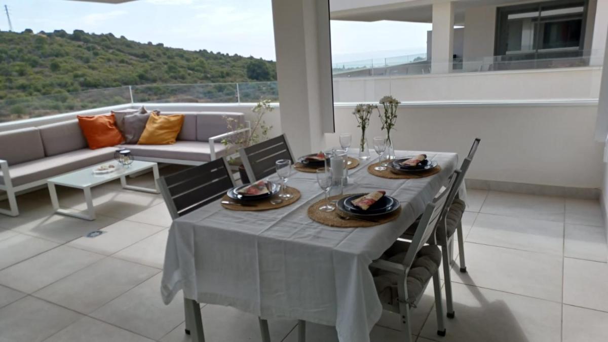 Serenity Views 3 bedroom seaview - Hizvo