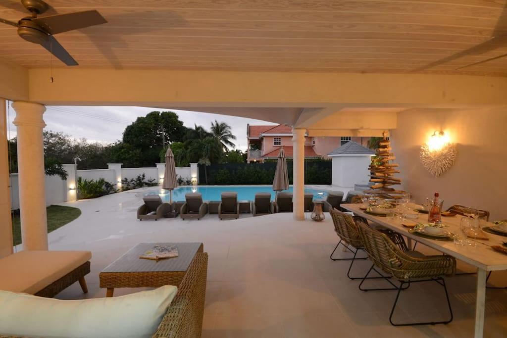 Luxury 4 bed villa in Mullins St Peter - Sugar Palm House - Housity