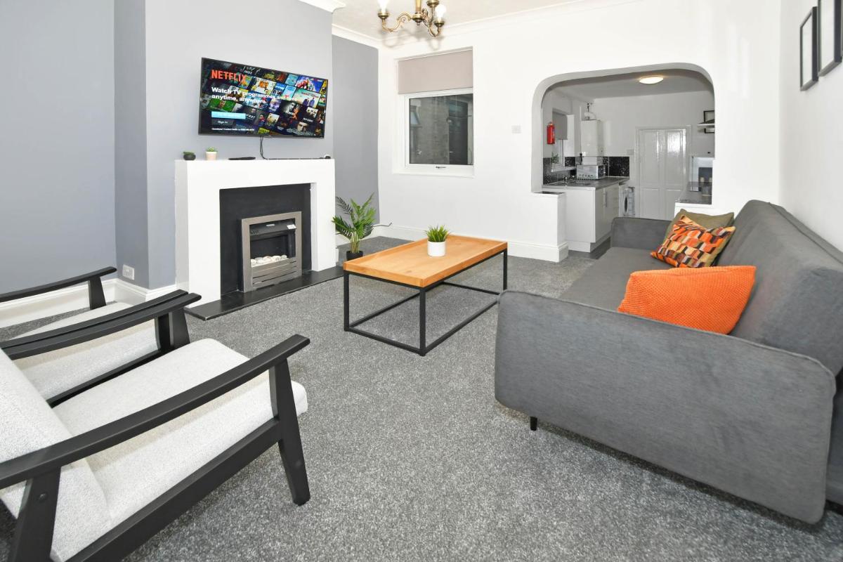Victoria House by YourStays, City Centre, free parking, sleeps 6 - Housity