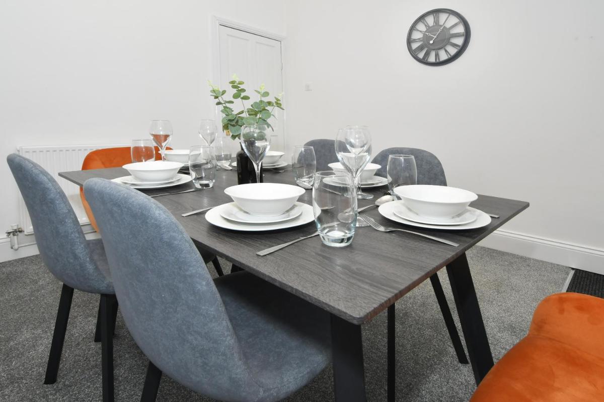Victoria House by YourStays, City Centre, free parking, sleeps 6 - Housity