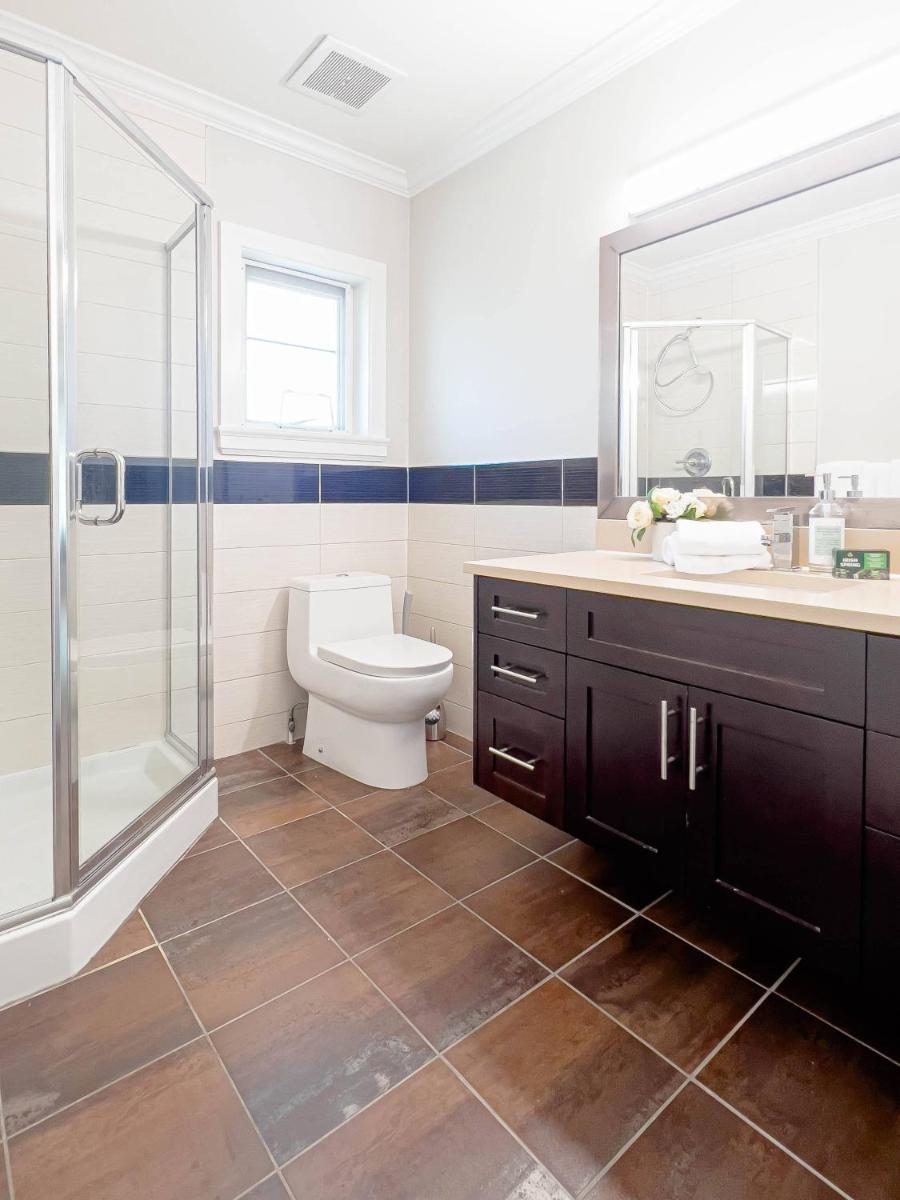 Quiet home with luxurious Master Suite - Housity