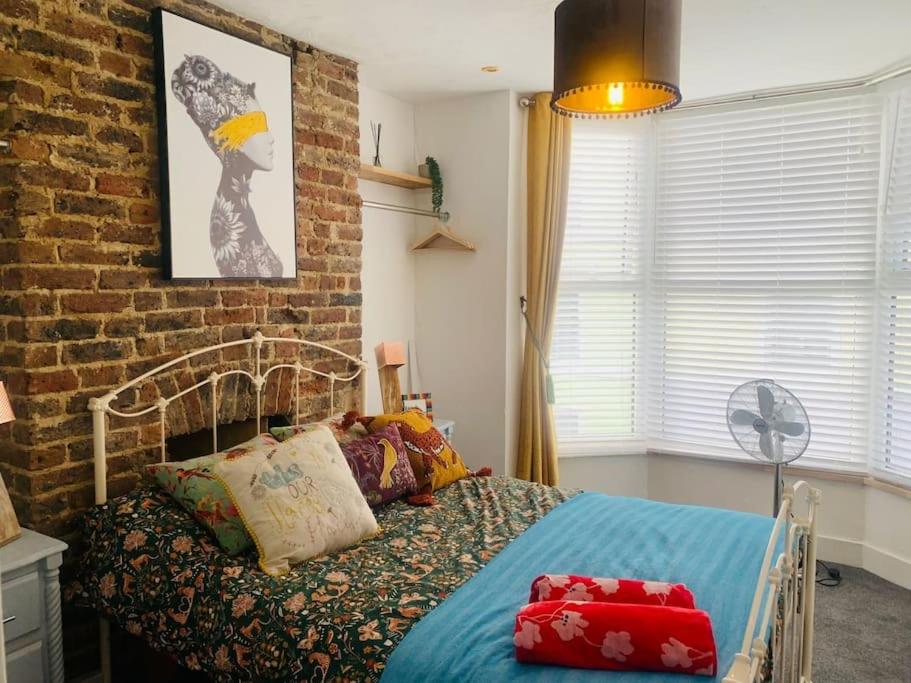 Suitetrails - Funky 2 Bedroom Apartment In Town Centre