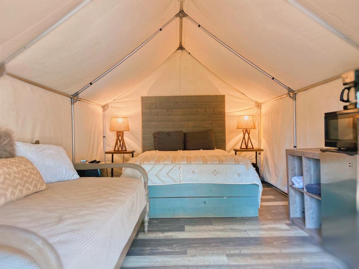 Son's Blue River Camp Glamping Cabin #4 - Great Couple Getaway on San Marcos River! - Housity